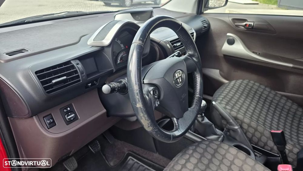 Toyota iQ 1.0 VVT-i - 14