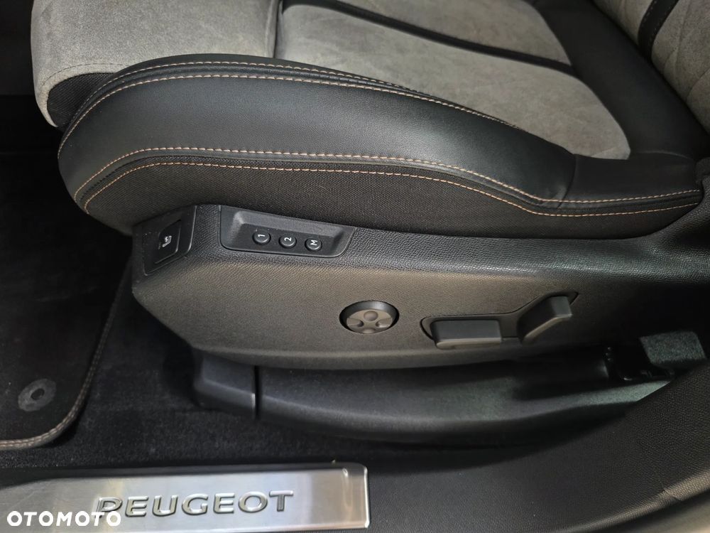 Peugeot 3008 1.6 PureTech Hybrid4 PHEV GT S&S EAT8 - 14