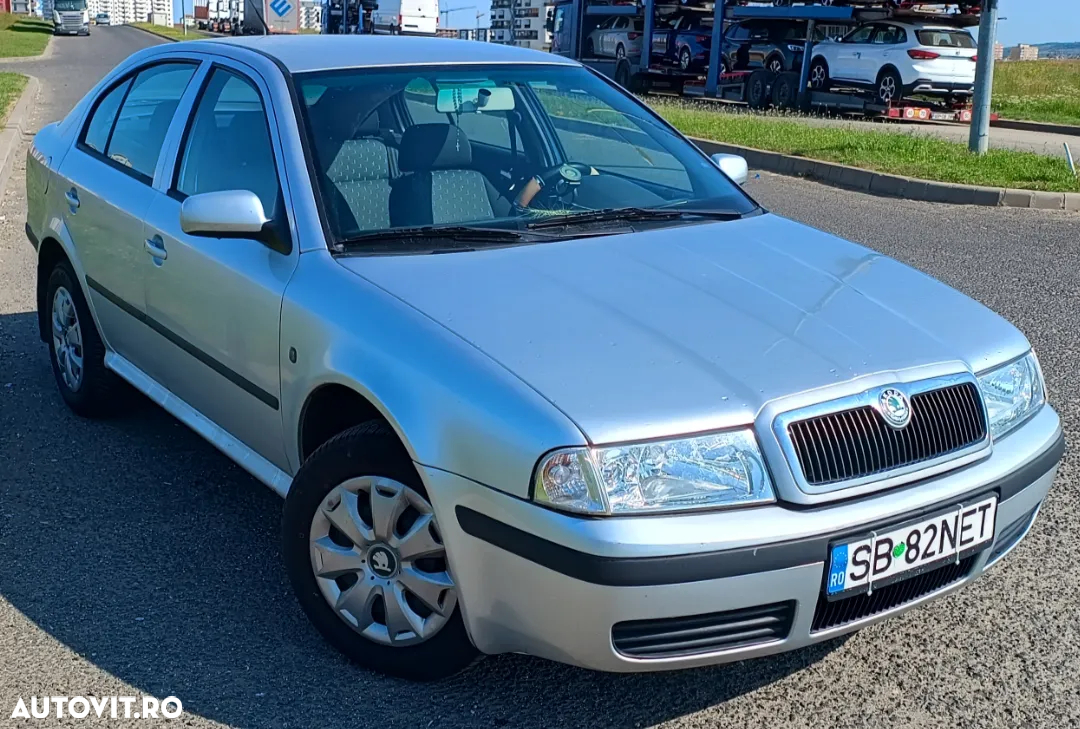 Skoda Octavia 1.6 Ambiente - 2
