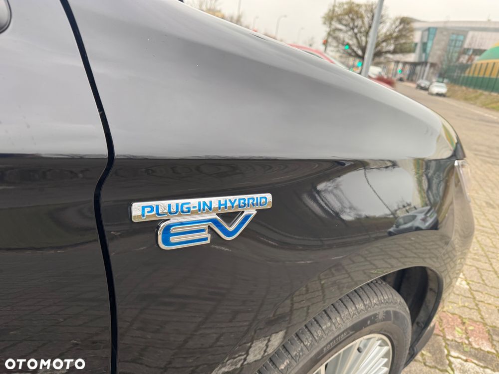 Mitsubishi Outlander - 9