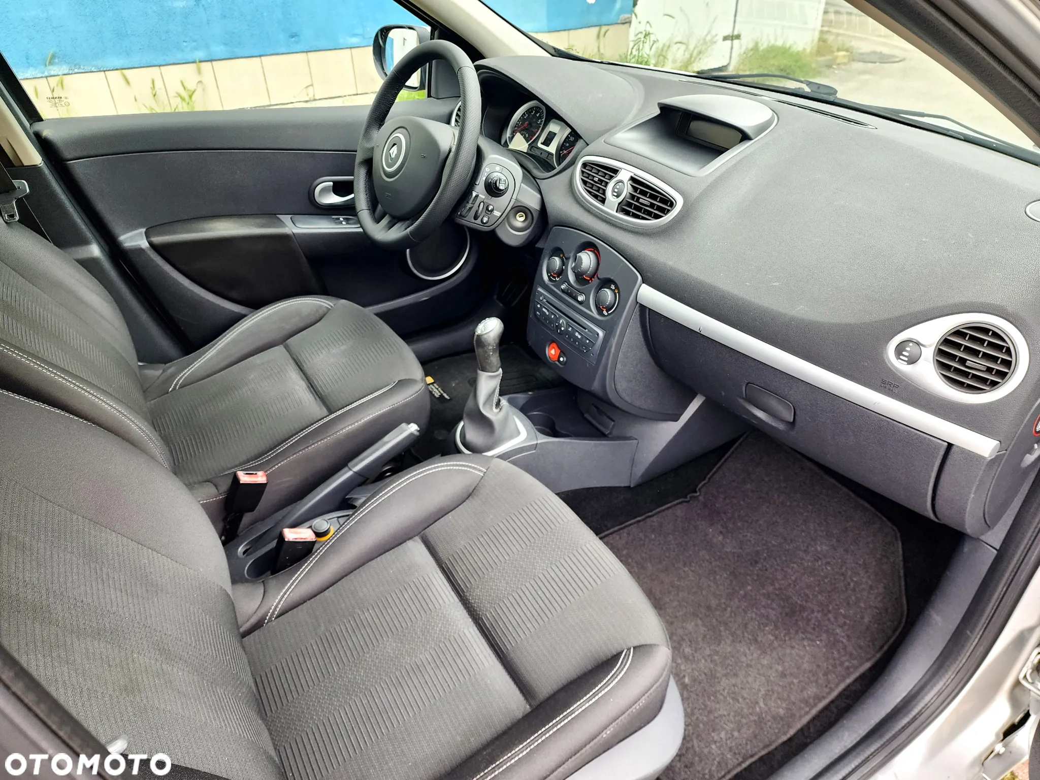 Renault Clio - 32