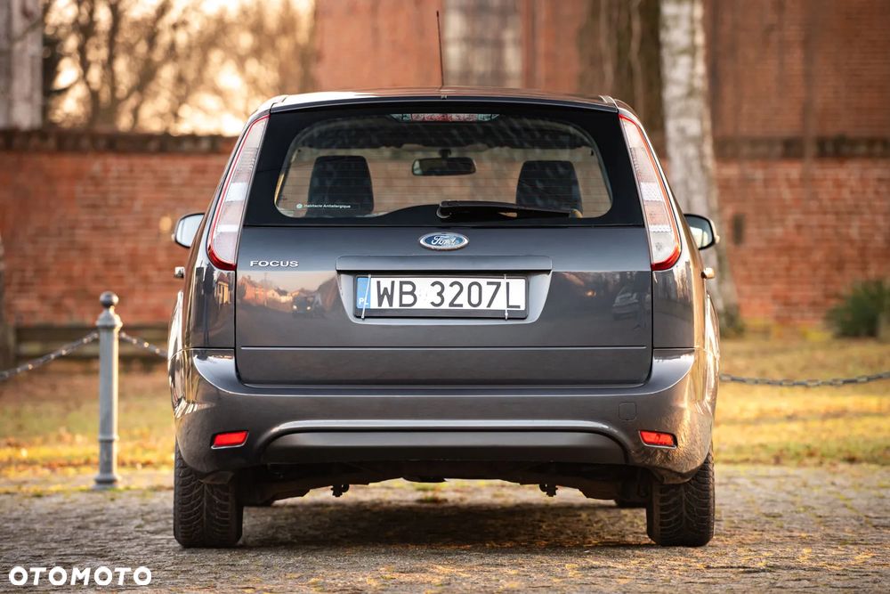 Ford Focus 1.6 Trend + - 6