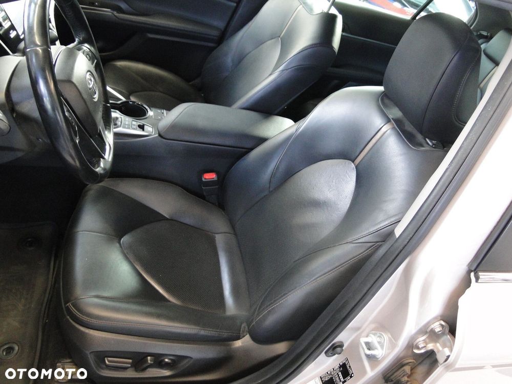 Toyota Camry - 21