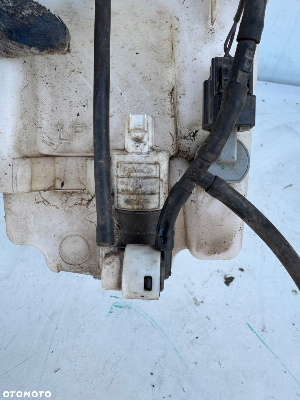 ZBIORNICZEK SPRYSKIWACZY VOLVO V60 S60 II 31253218 - WAWA - 2