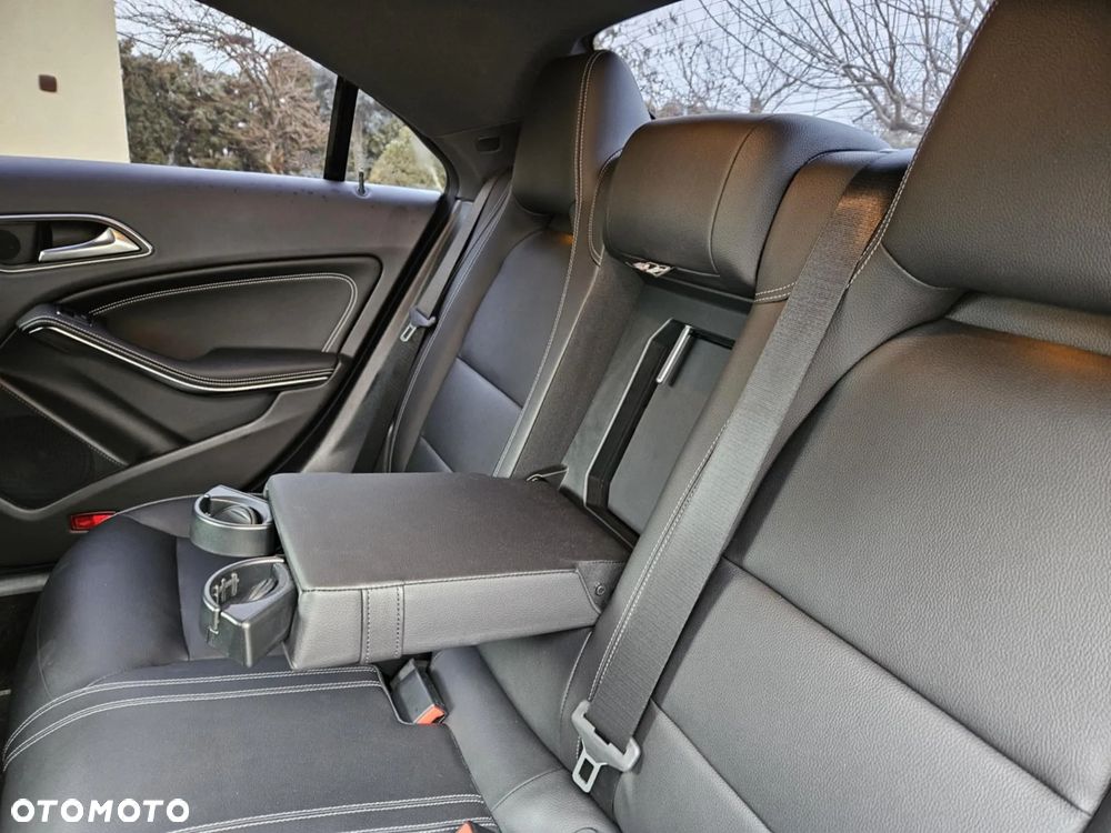 Mercedes-Benz CLA 250 7G-DCT AMG Line - 4
