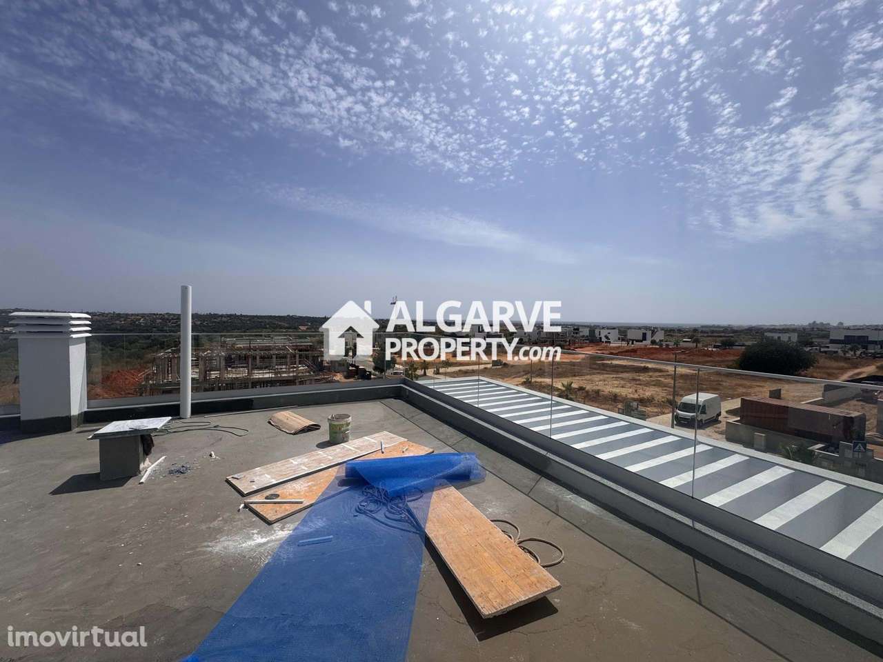 Moradia de Luxo T4 com Piscina e Vista Mar na Guia, Algarve - Grande imagem: 4/53