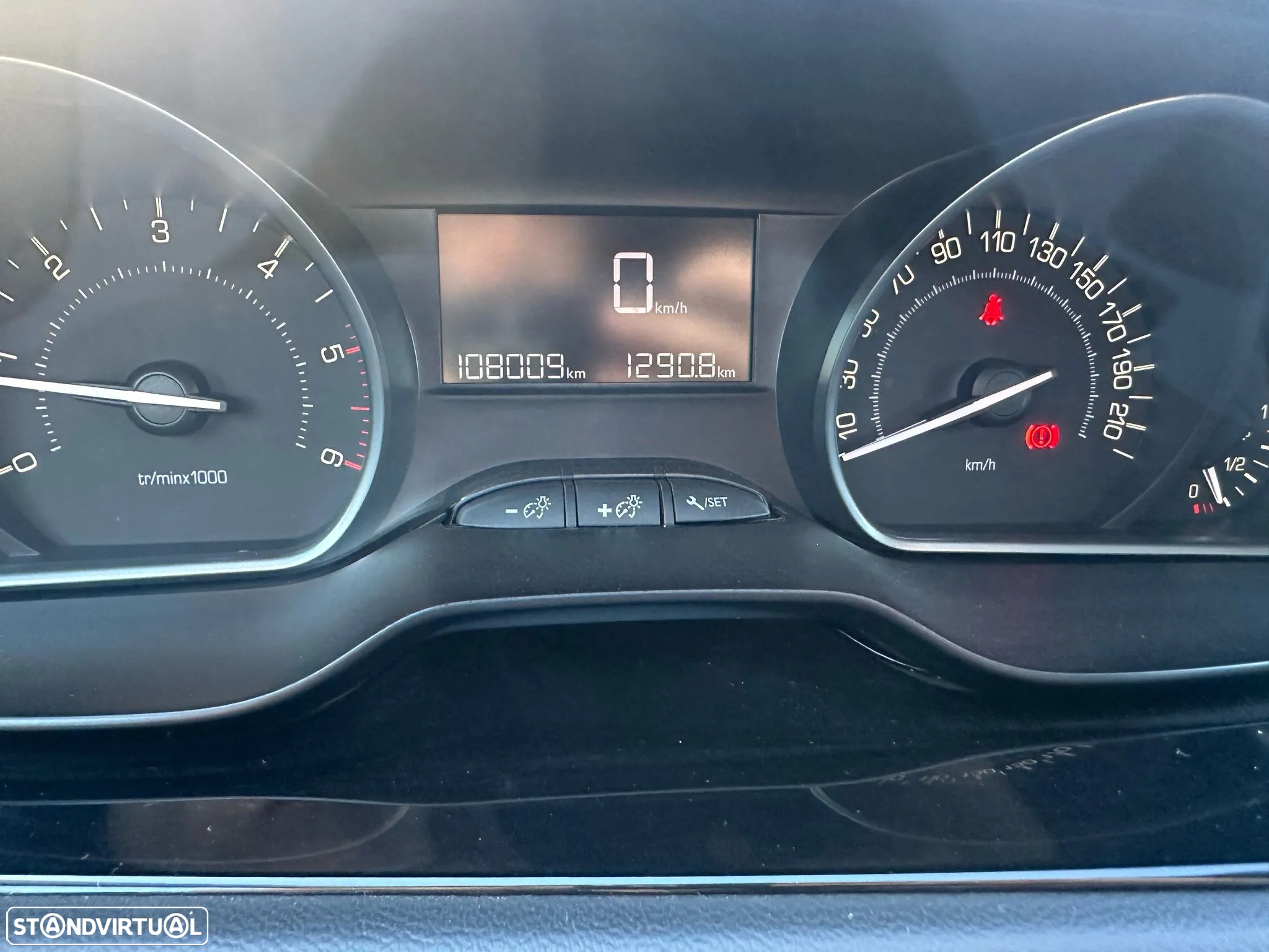 Peugeot 208 1.5 BlueHDi Signature - 9