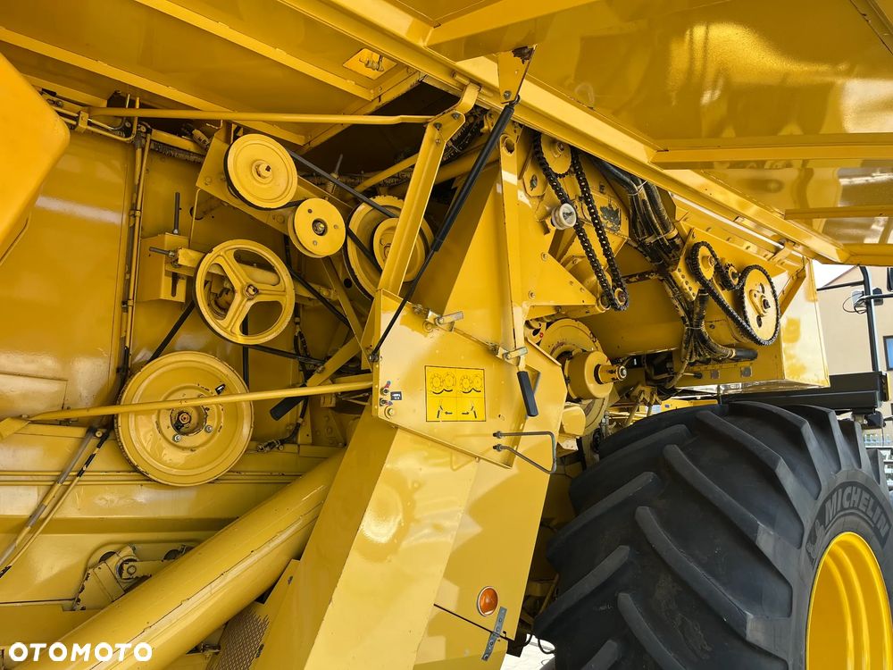 New Holland TX 66 - 16