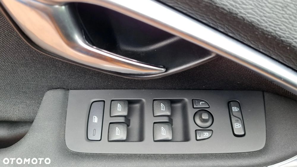 Volvo V40 Cross Country D3 Momentum - 17