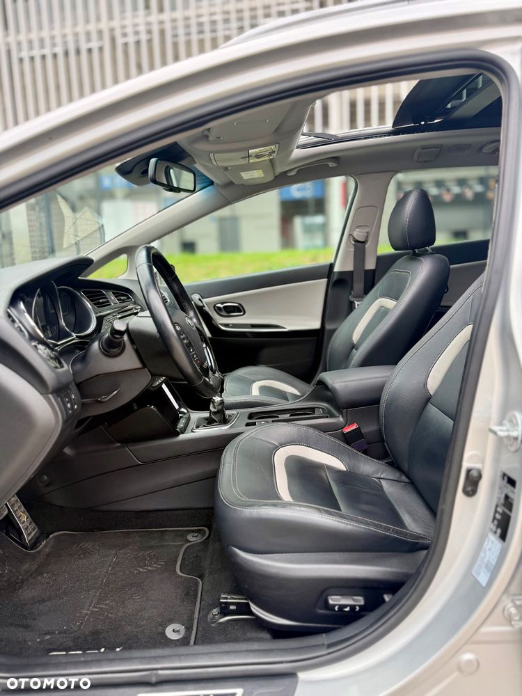 Kia Ceed 1.6 CRDi 128 ISG Platinum Edition - 20