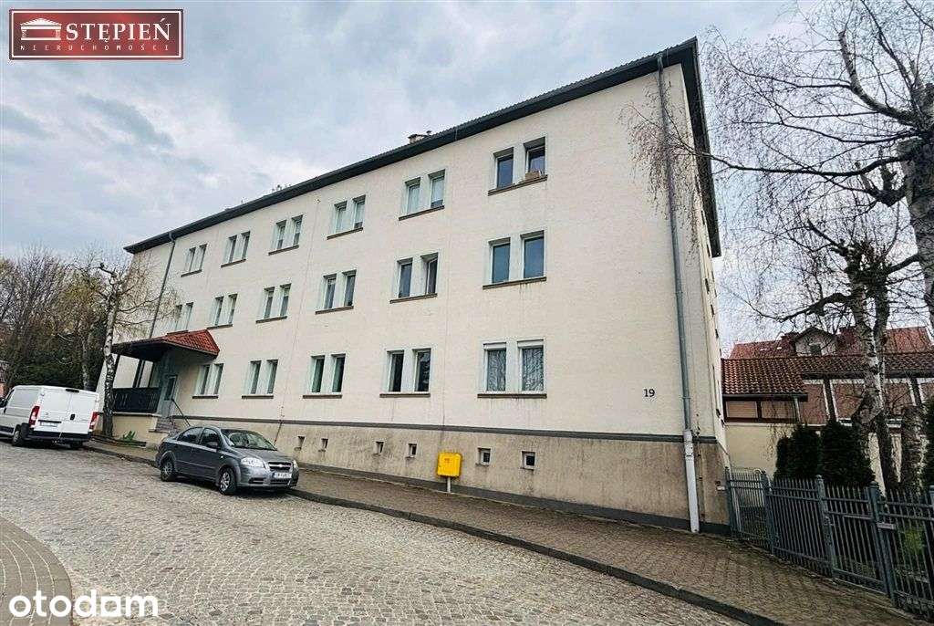 Kowary - ulica Górnicza, dwa pokoje z garażem.