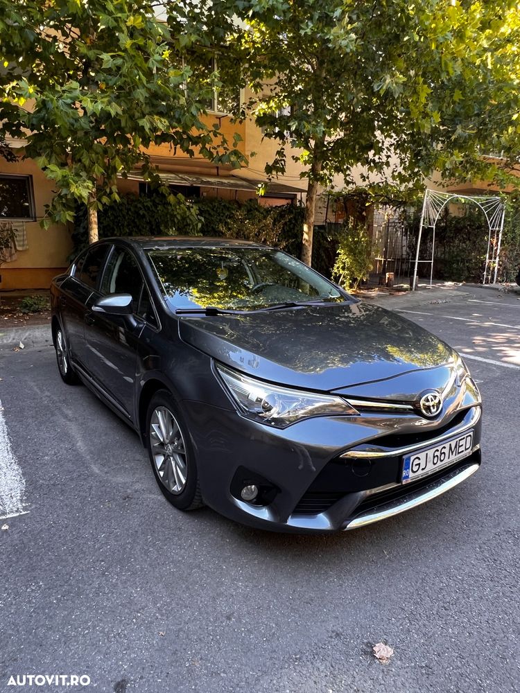 Toyota Avensis 2.0 D-4D Executive - 1