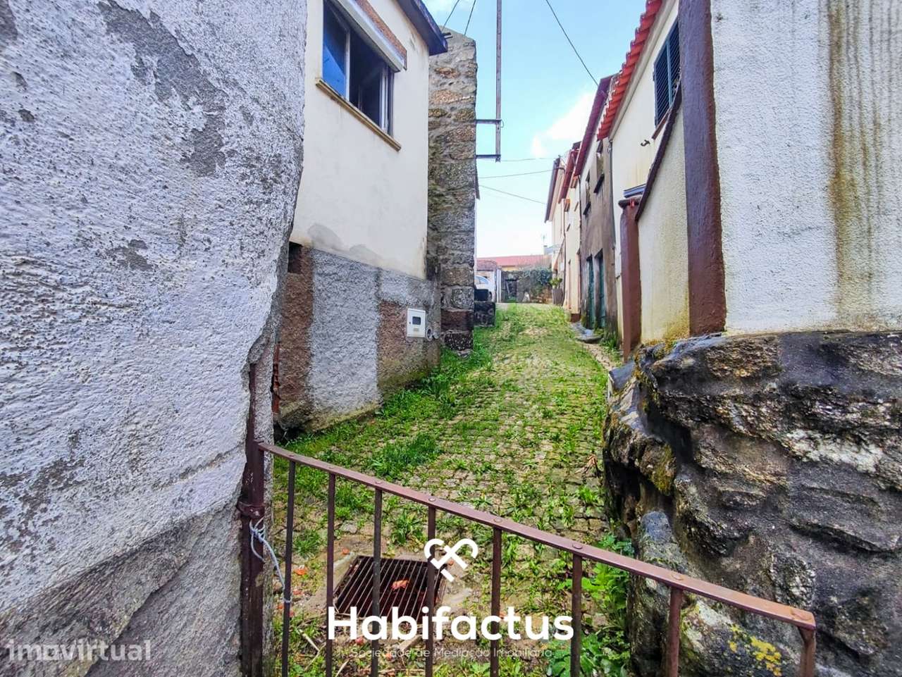 Moradia T3 para reconstrução com logradouro e vista para o Santuário, - Grande imagem: 3/12