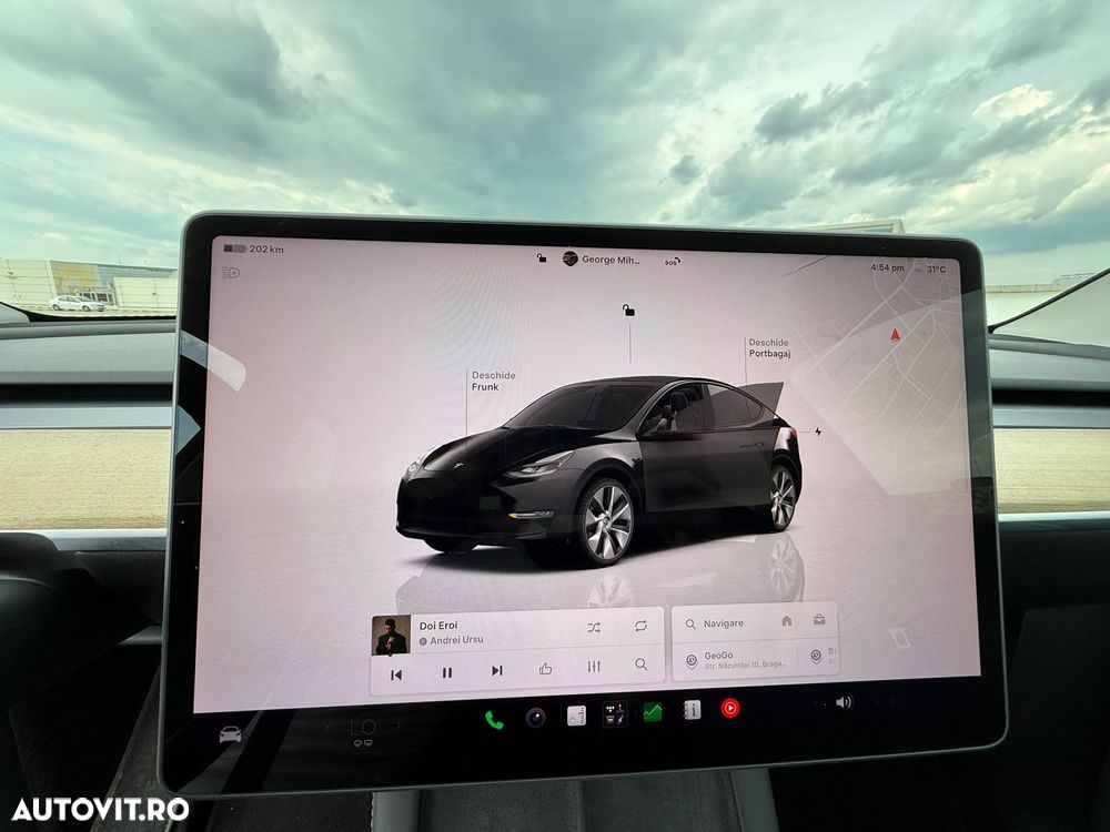 Tesla Model Y AWD Performance - 11