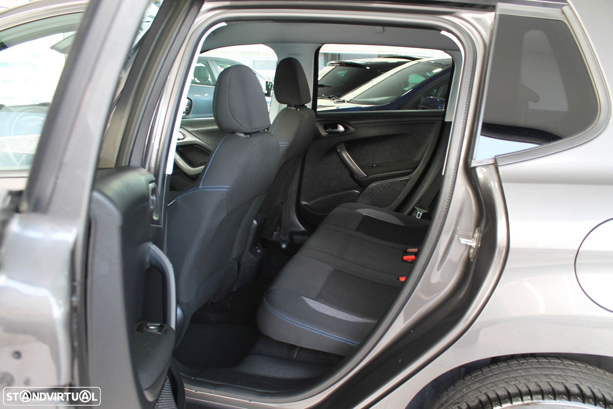 Peugeot 2008 1.5 BlueHDi Style - 13