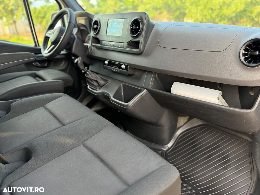 Mercedes-Benz Sprinter - 14