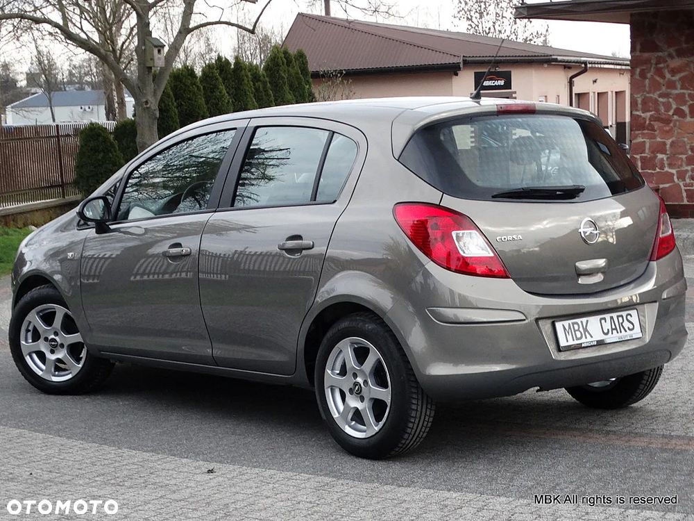 Opel Corsa 1.4 16V Cosmo - 9