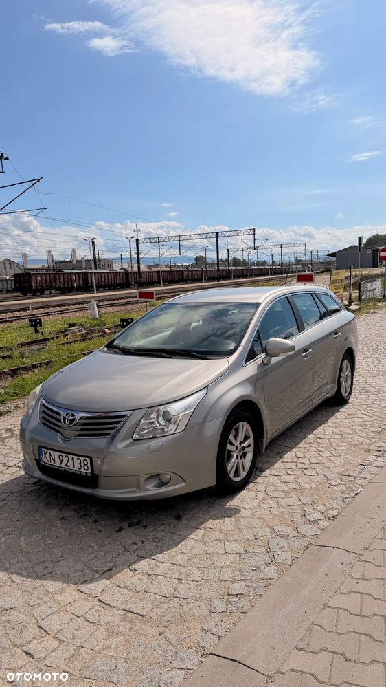 Toyota Avensis - 2