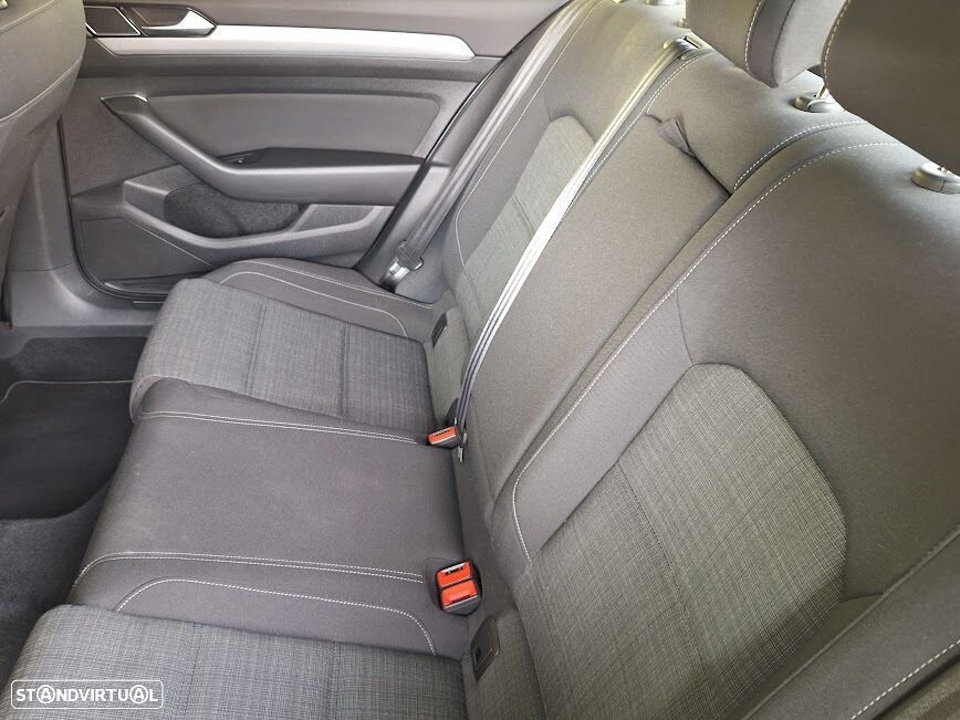 VW Passat 1.6 TDI Confortline DSG - 9