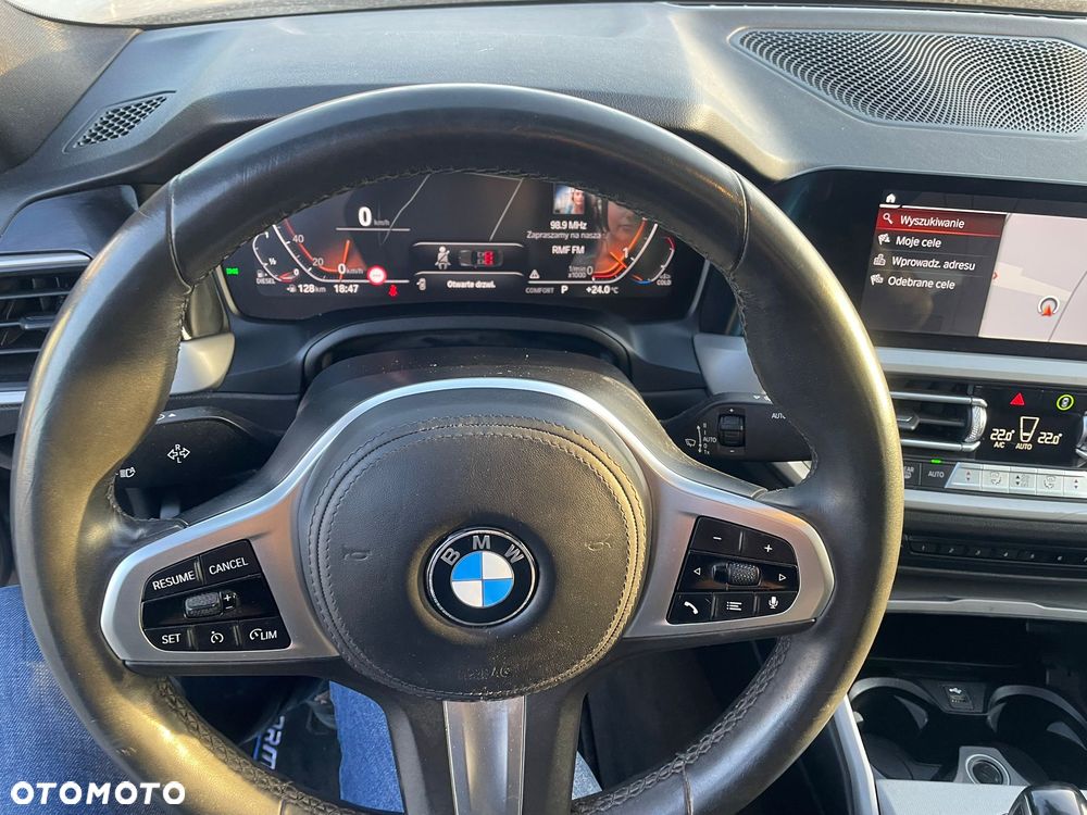 BMW Seria 3 318d mHEV - 16