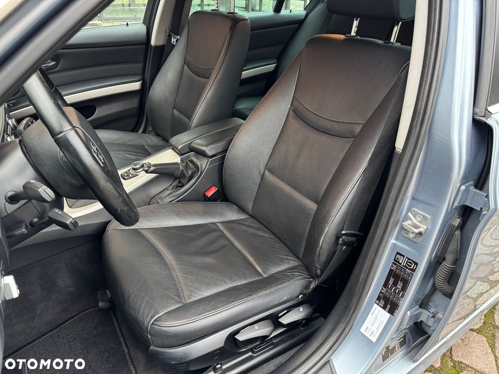 BMW Seria 3 320i Edition Sport - 15