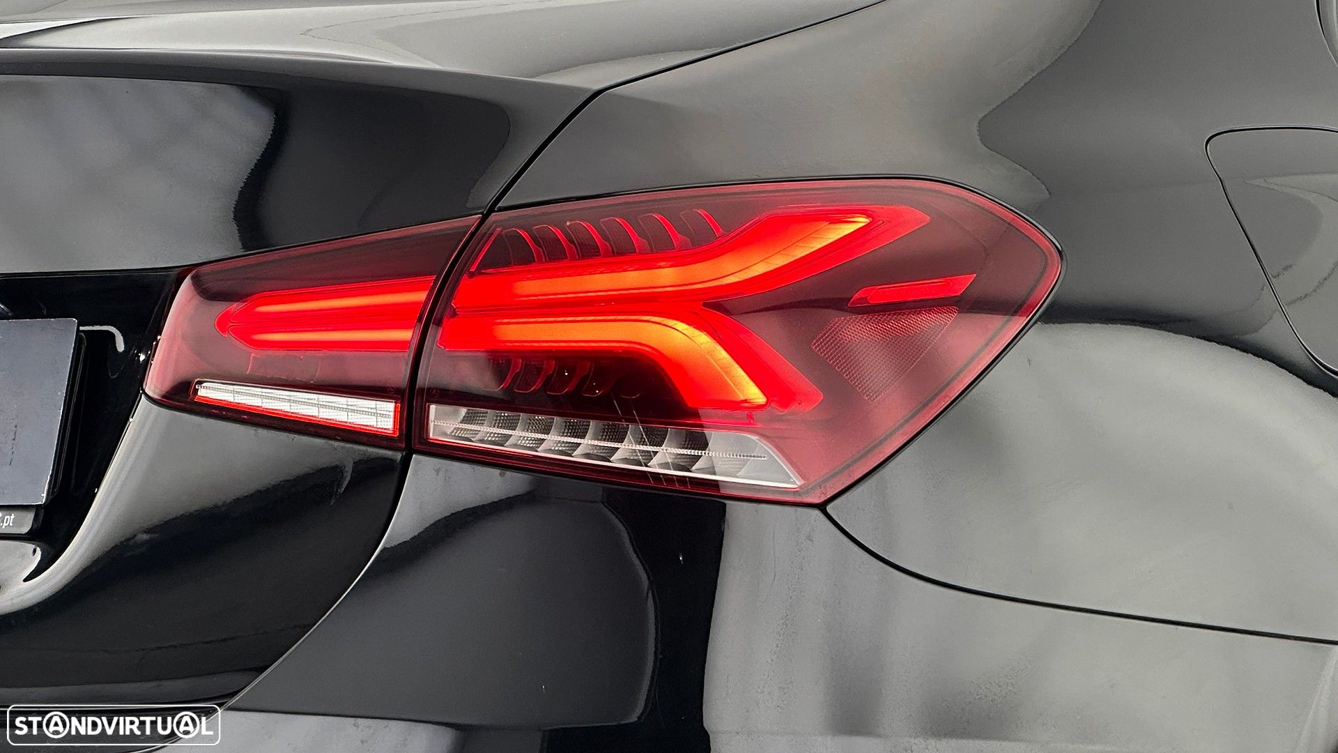 Mercedes-Benz A 250 Limousine e AMG Line - 13