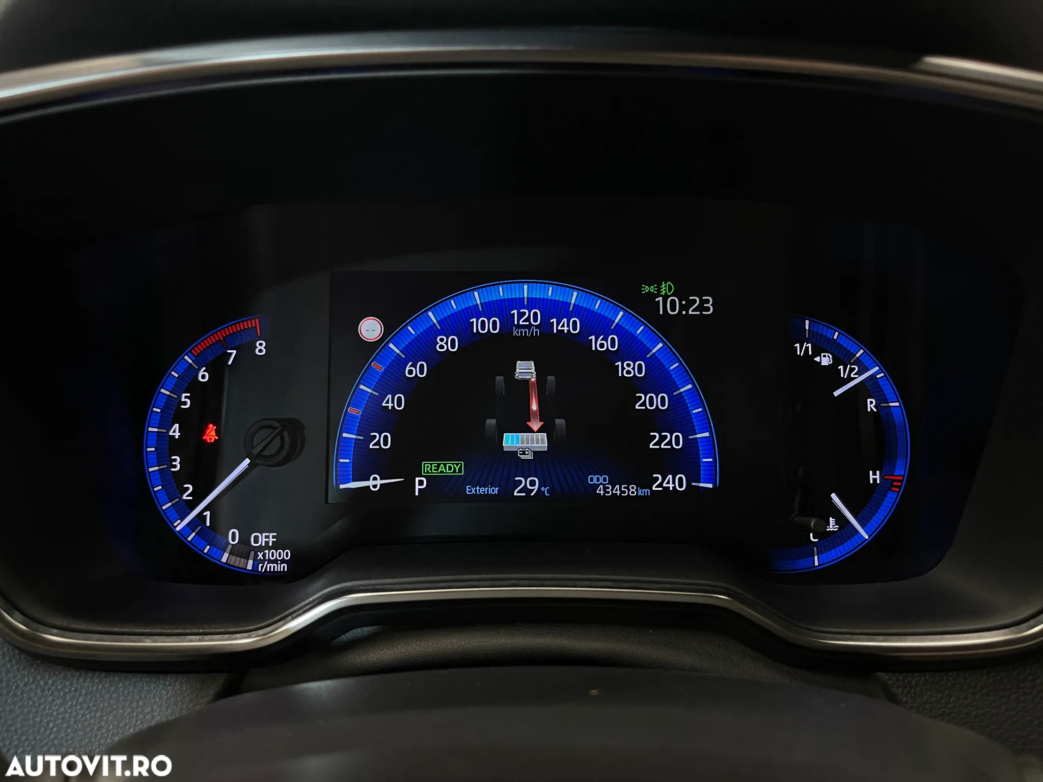 Toyota Corolla 2.0 Hybrid Lounge - 30