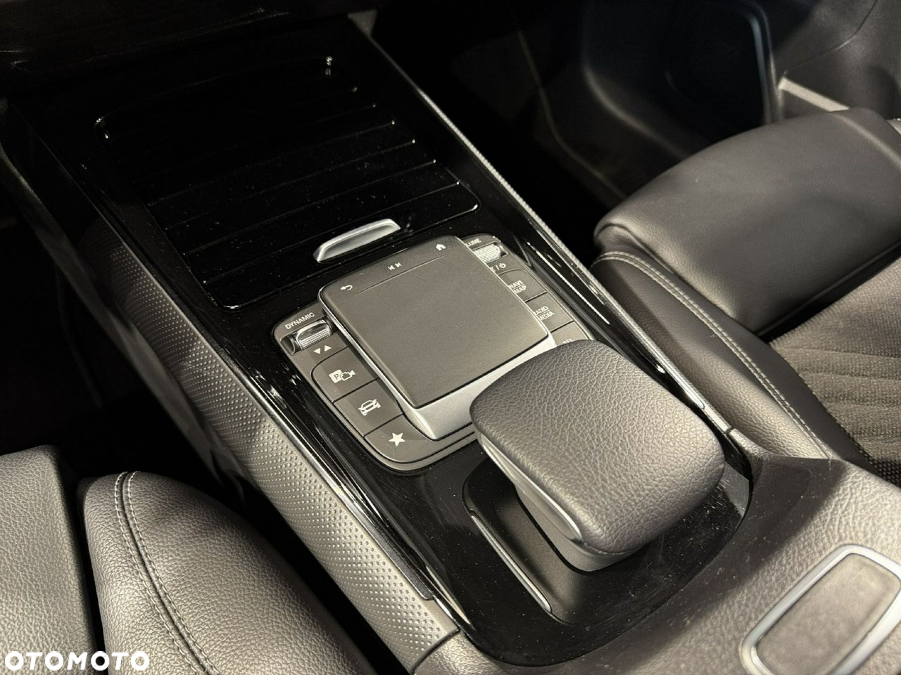 Mercedes-Benz GLB - 28