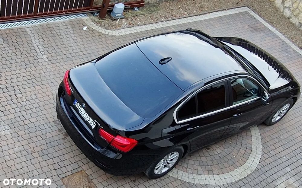 BMW Seria 3 318d xDrive - 12