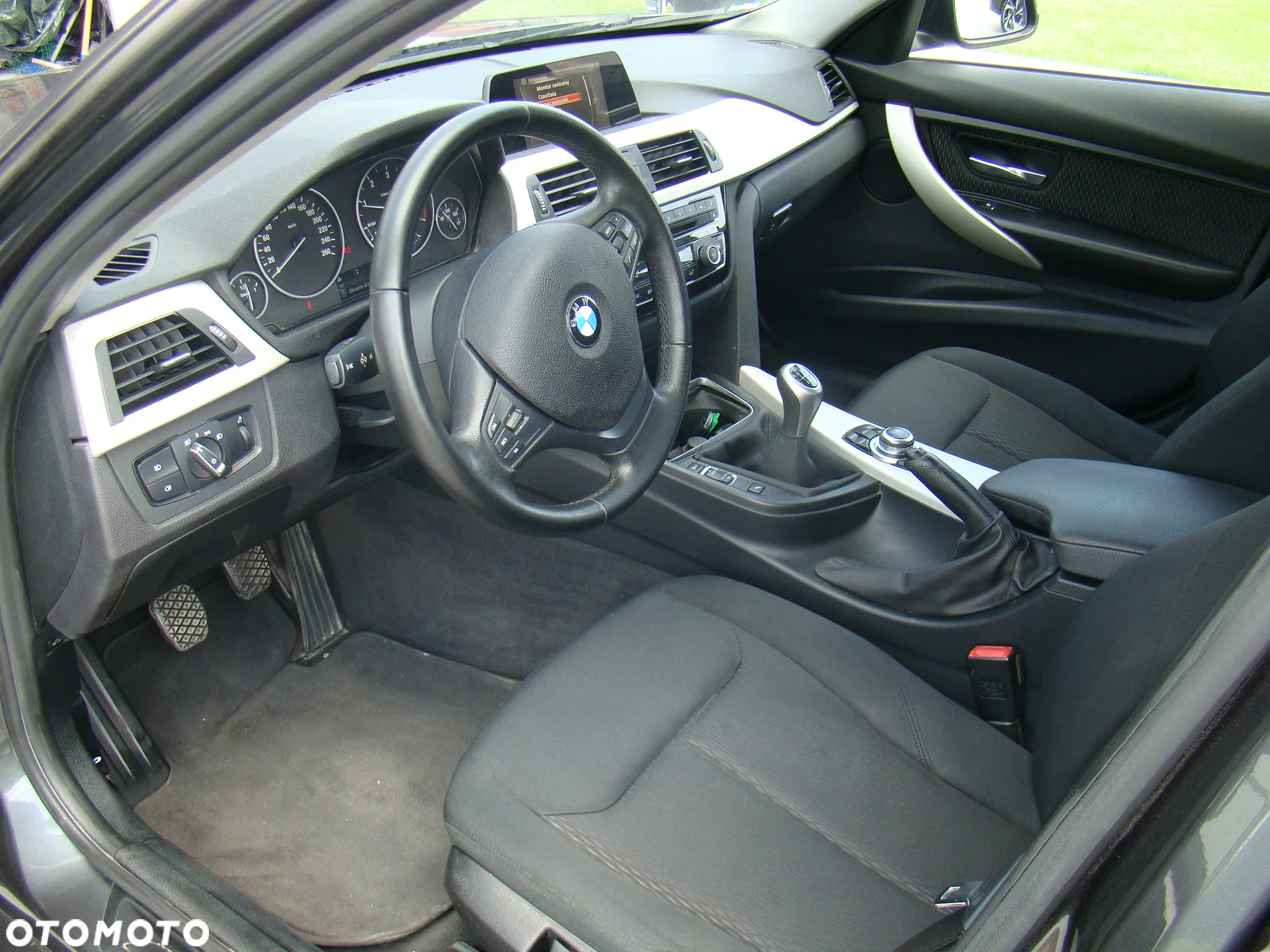 BMW Seria 3 318d Touring Advantage - 23