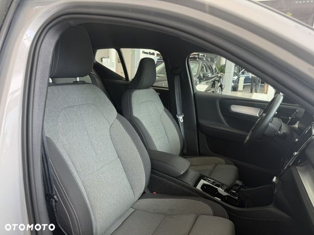 Volvo XC 40 B3 Plus Dark - 18