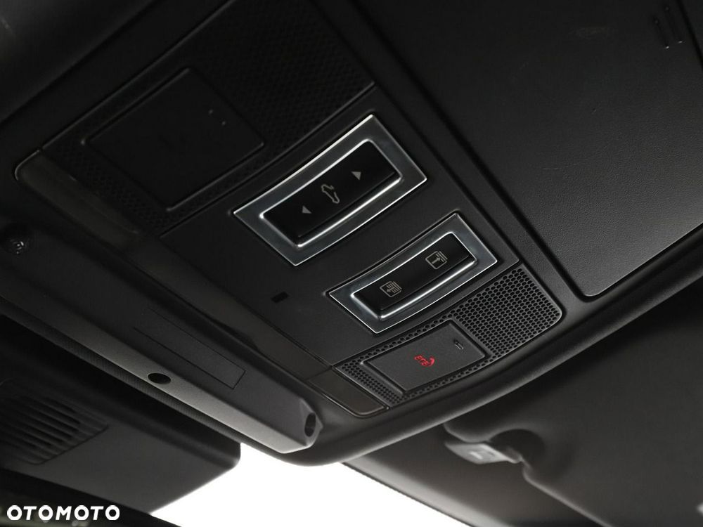 Jaguar XE 20d R-Sport - 37