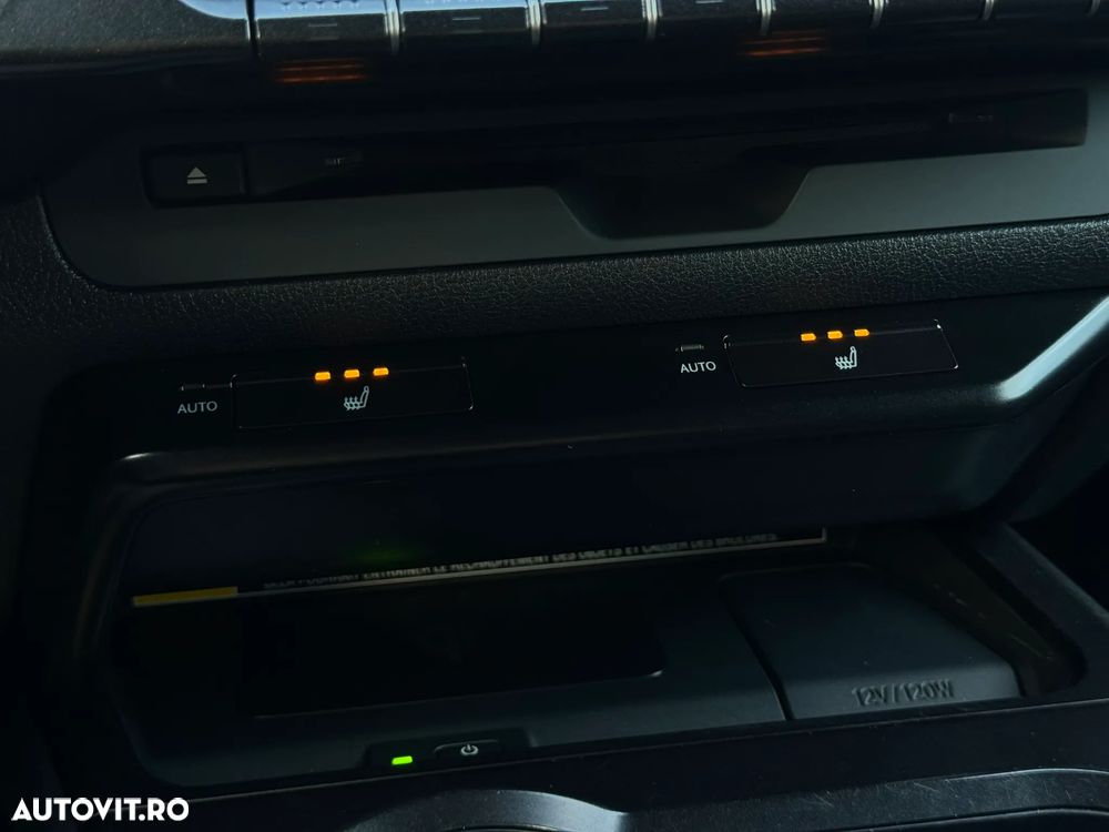 Lexus UX 250h FWD Executive - 24