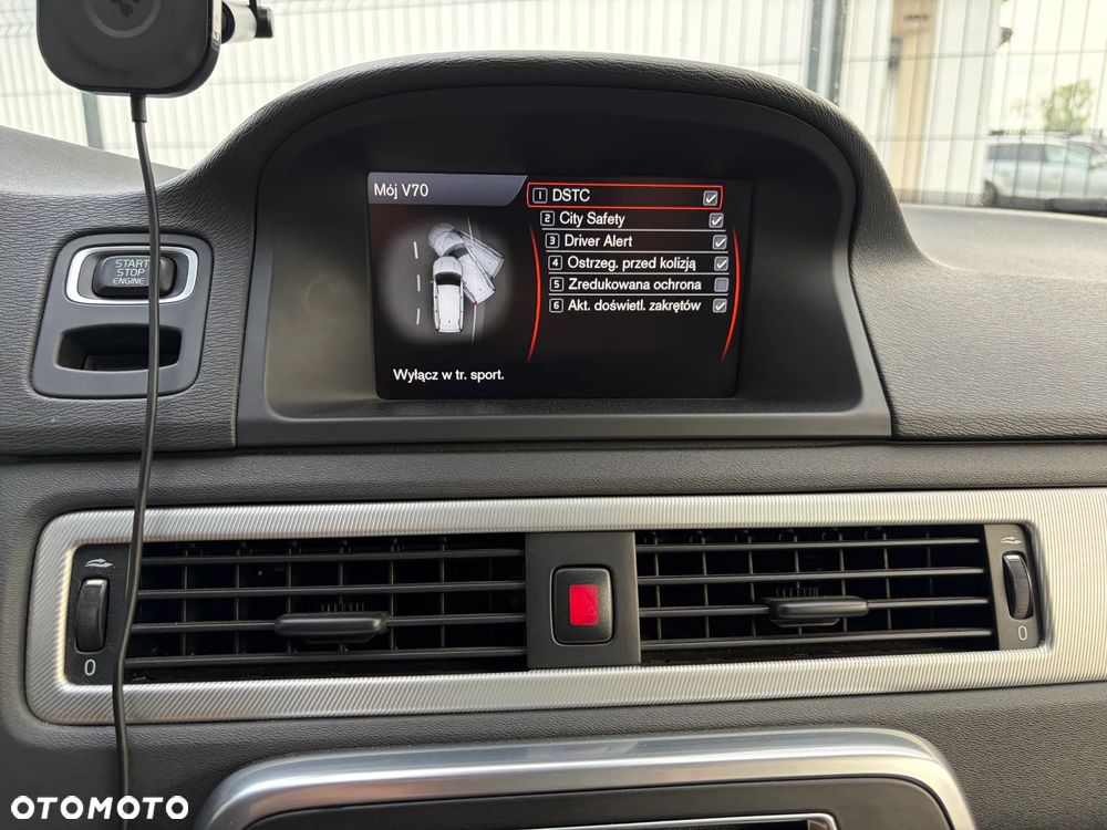 Volvo V70 D5 AWD R-Design - 8