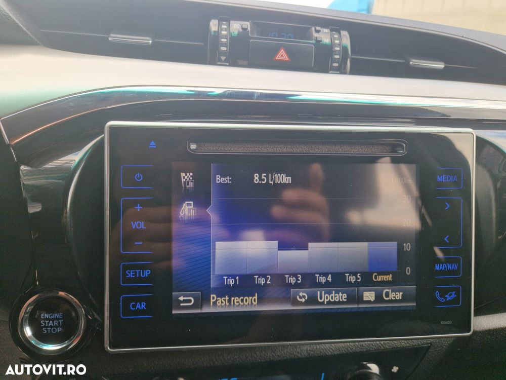Toyota Hilux 4x4 Double Cab Executive - 17