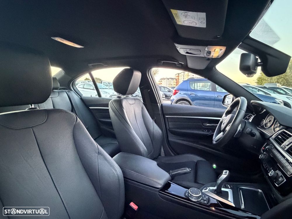 BMW 330 e iPerformance Pack M - 11