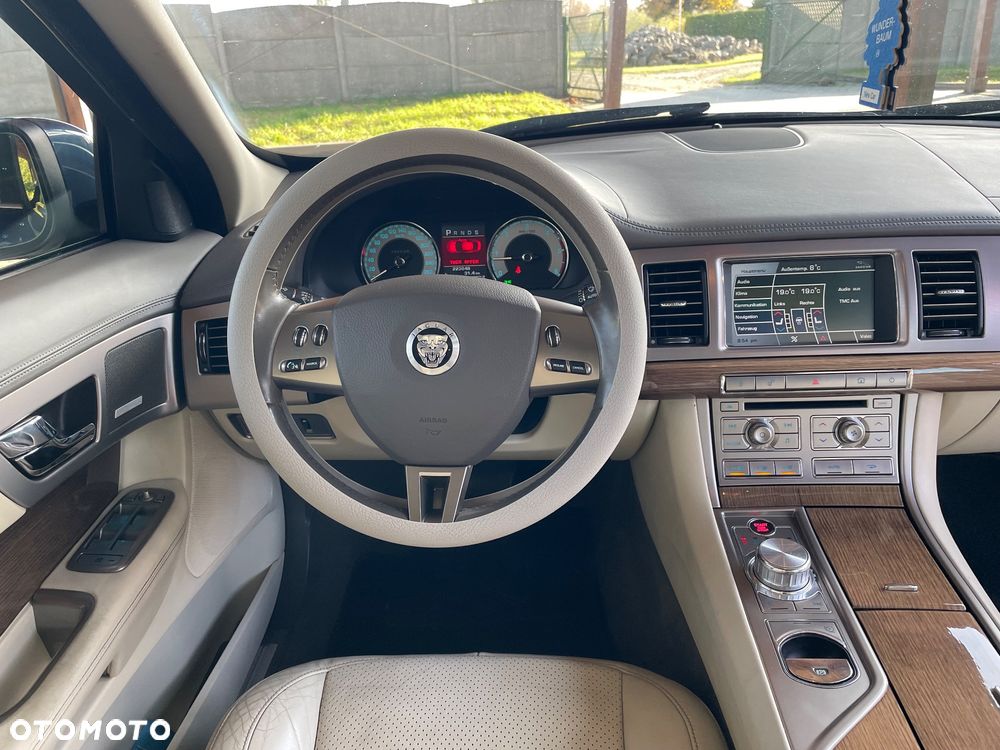 Jaguar XF 2.7 V6 D Premium Luxury - 21