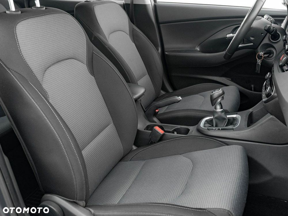 Hyundai i30 1.5 DPI Classic + - 25