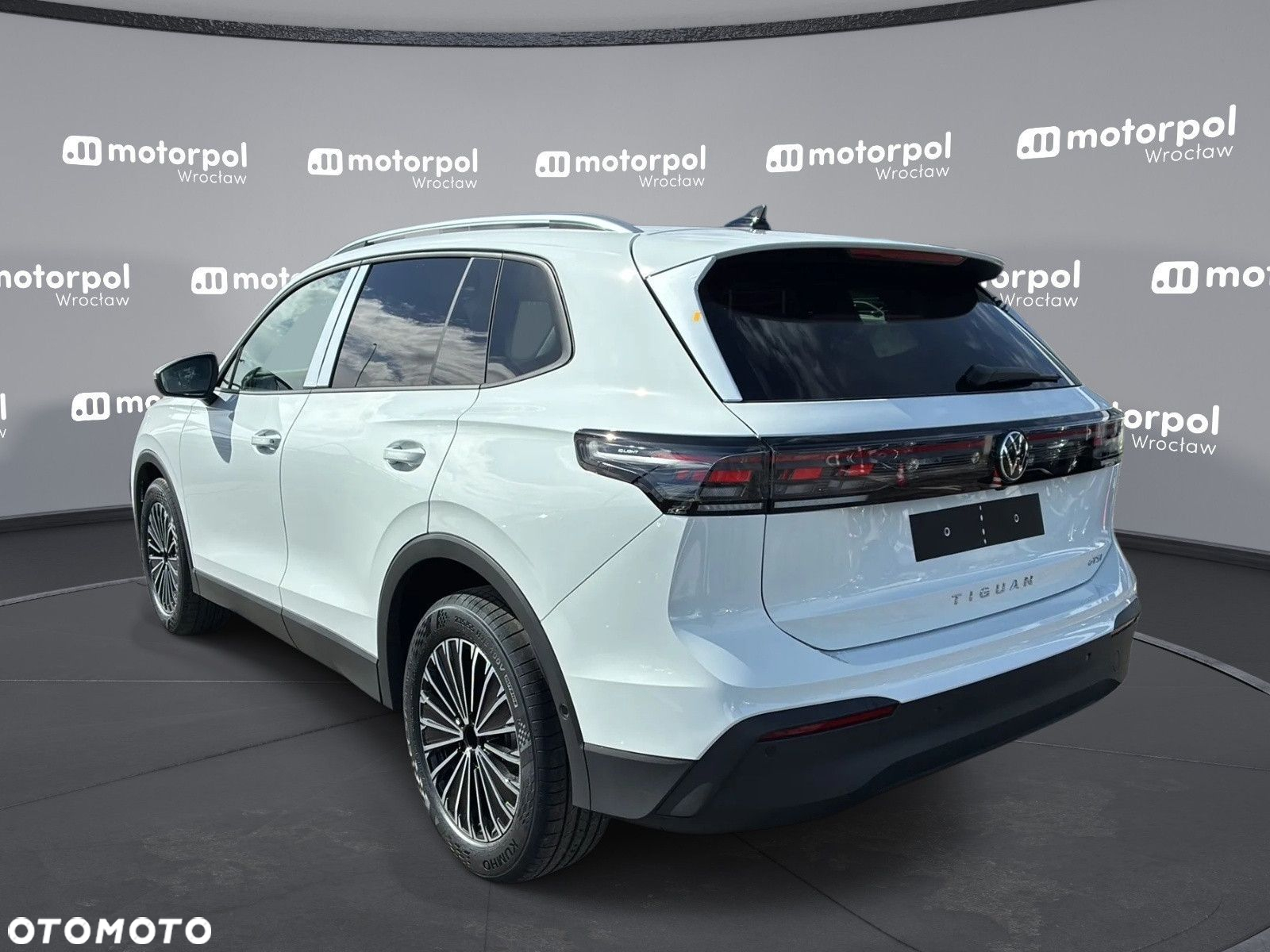 Volkswagen Tiguan - 8