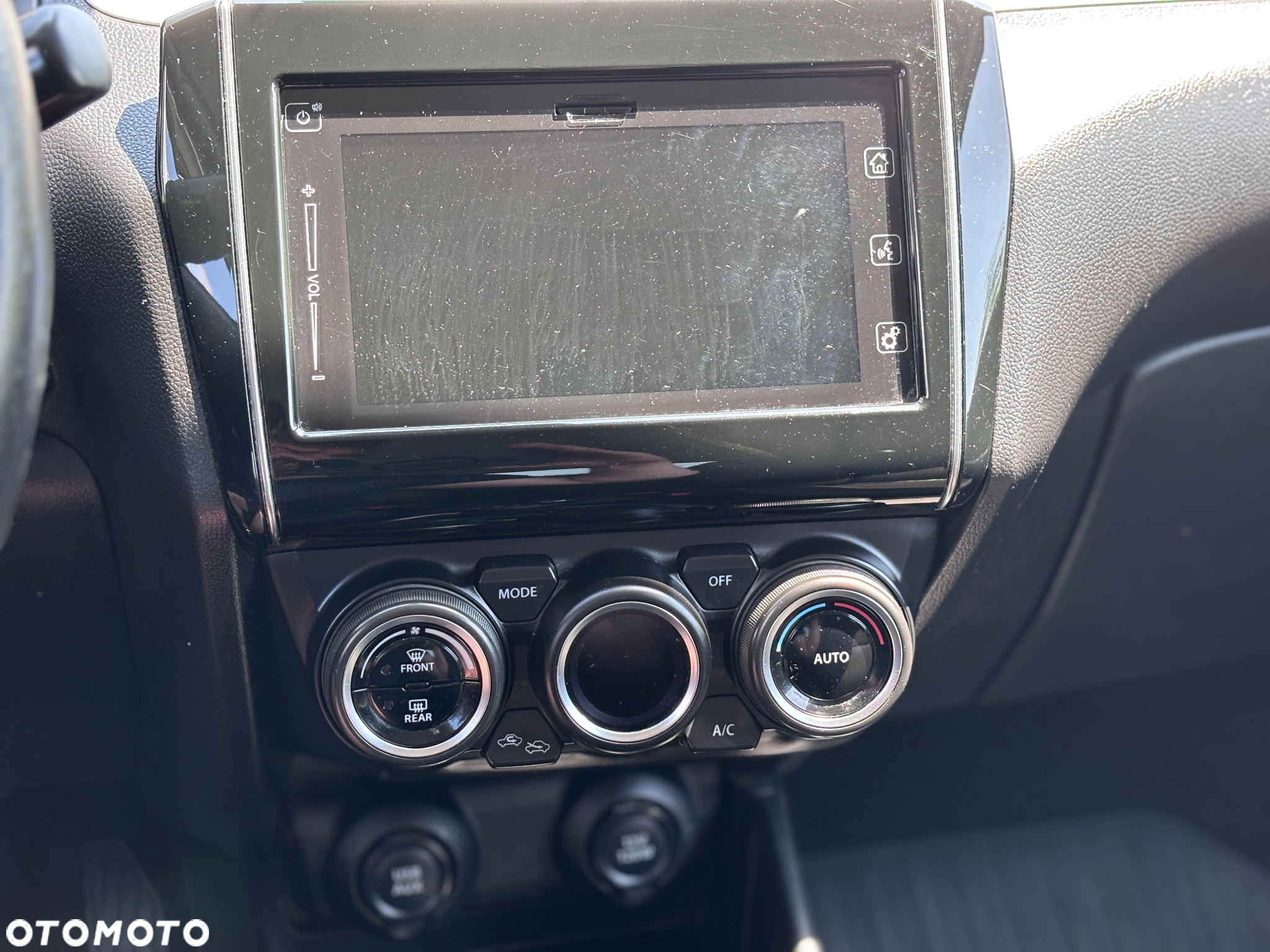Suzuki Swift 1.2 Premium - 32