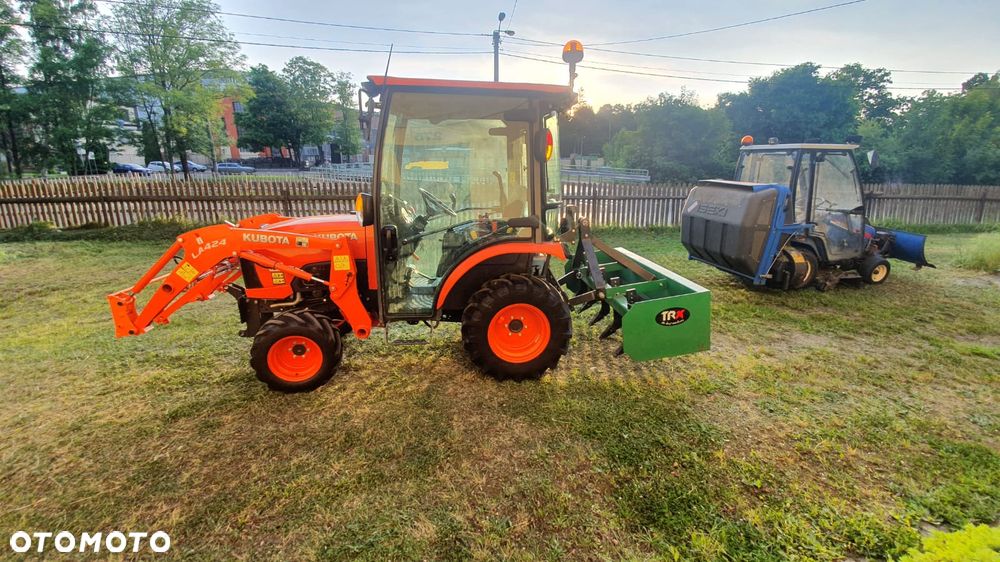 Kubota B2231 cab hst - 11