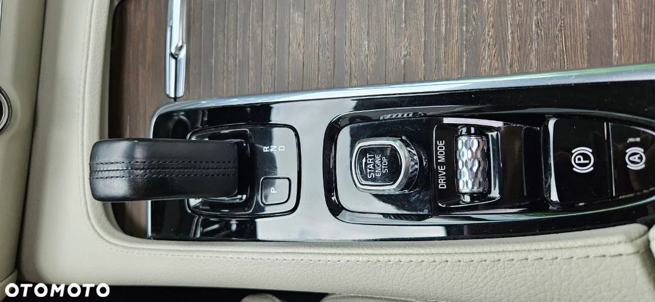 Volvo V90 Cross Country D5 AWD Pro - 32