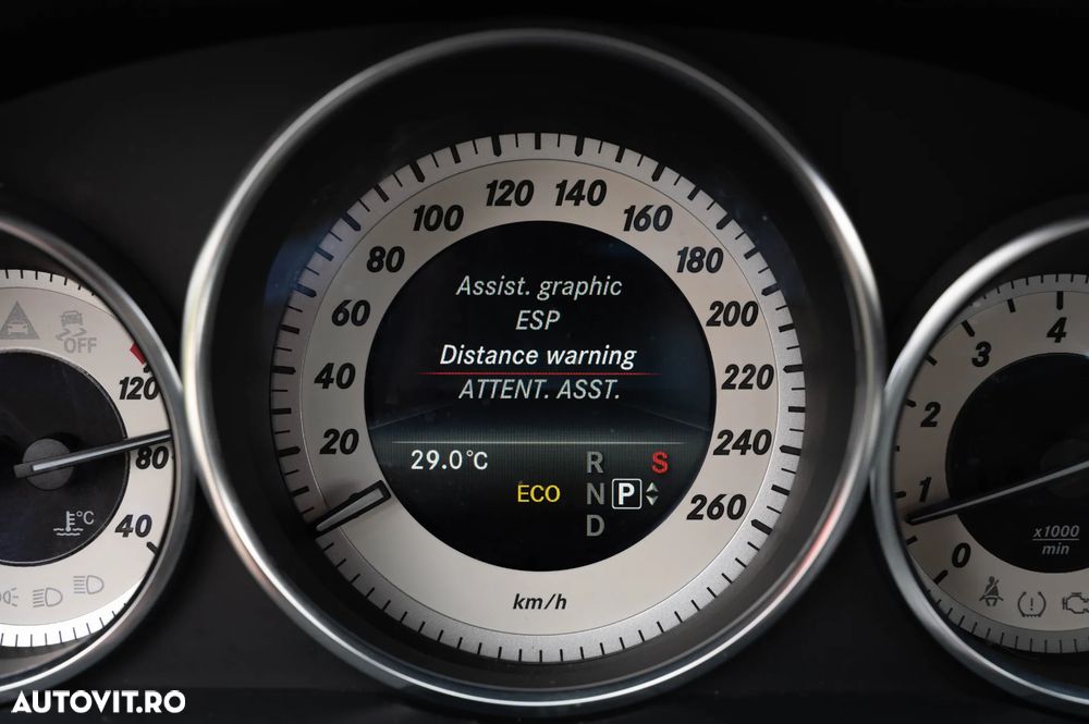 Mercedes-Benz E 200 7G-TRONIC - 28