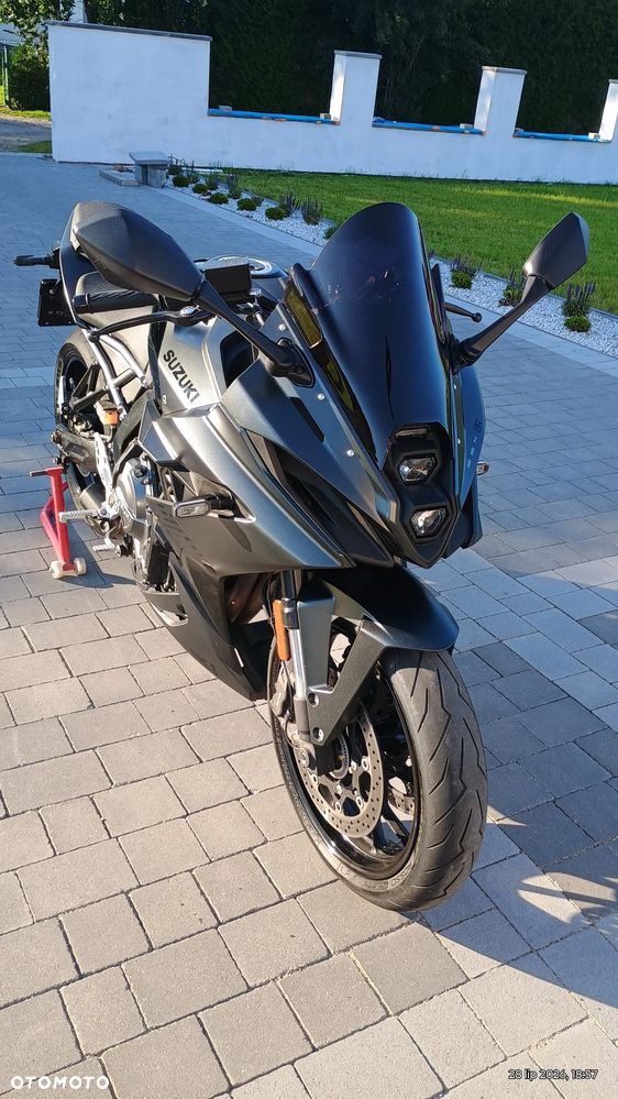 Suzuki GSX-R - 6
