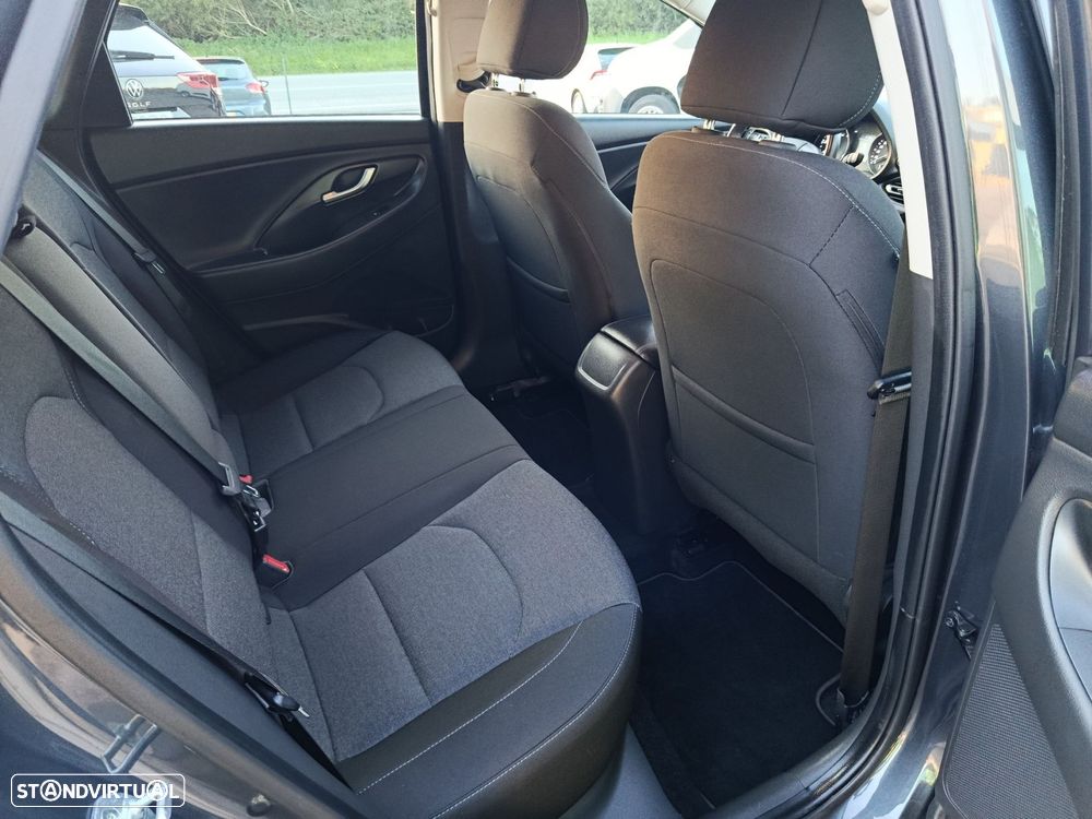 Hyundai i30 1.6 CRDI STyle Plus - 42