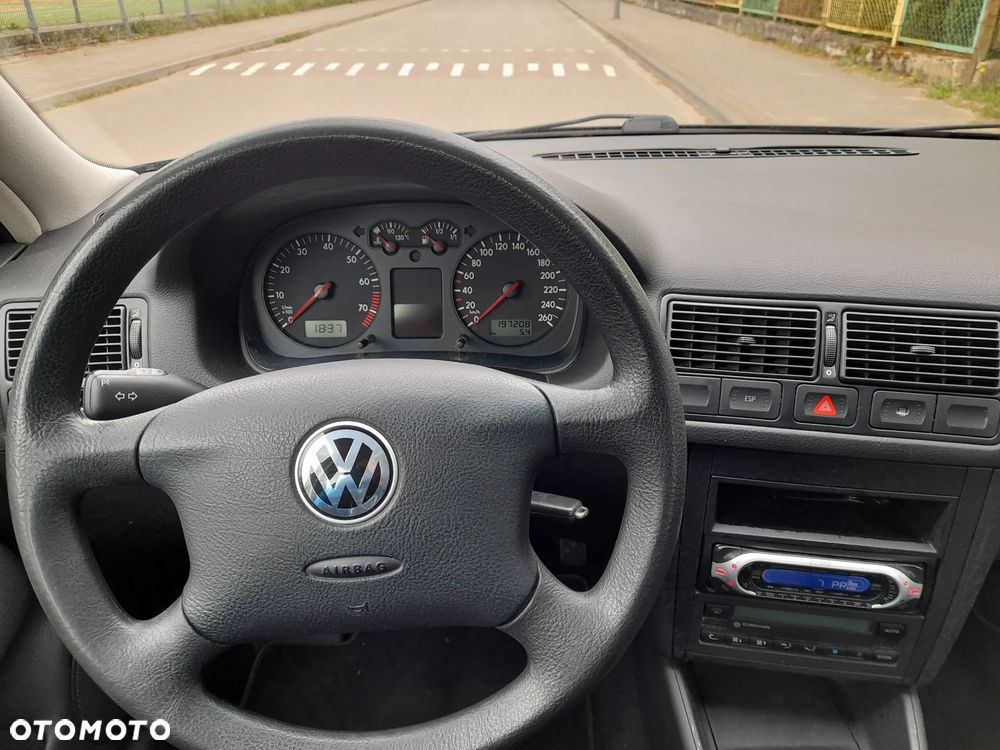 Volkswagen Golf - 10
