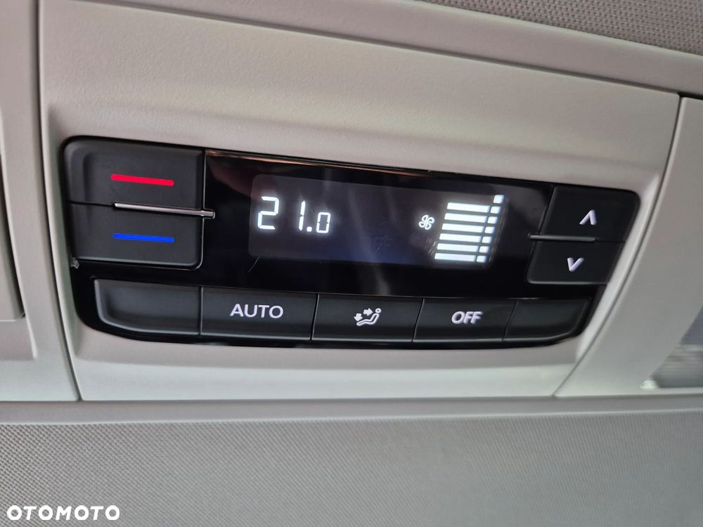 Volkswagen Multivan - 26