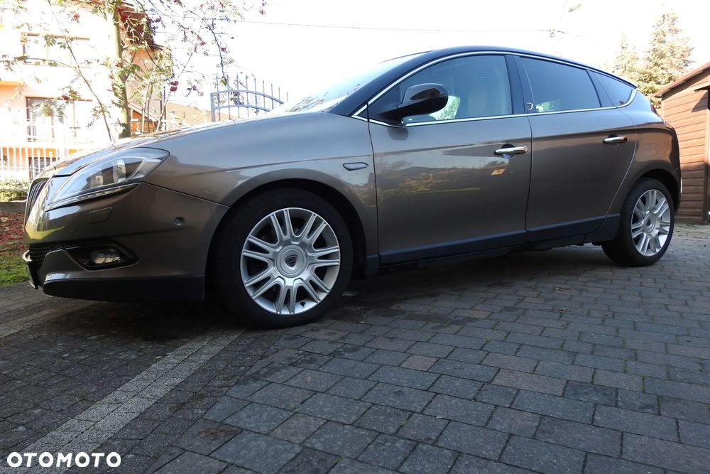 Lancia Delta 1.9 Multijet Twinturbo Executive - 9