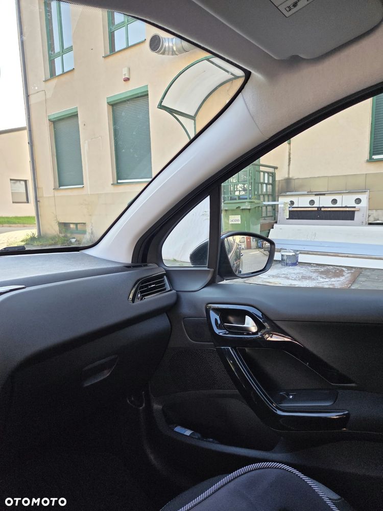 Peugeot 208 PureTech 82 Urban Move - 17