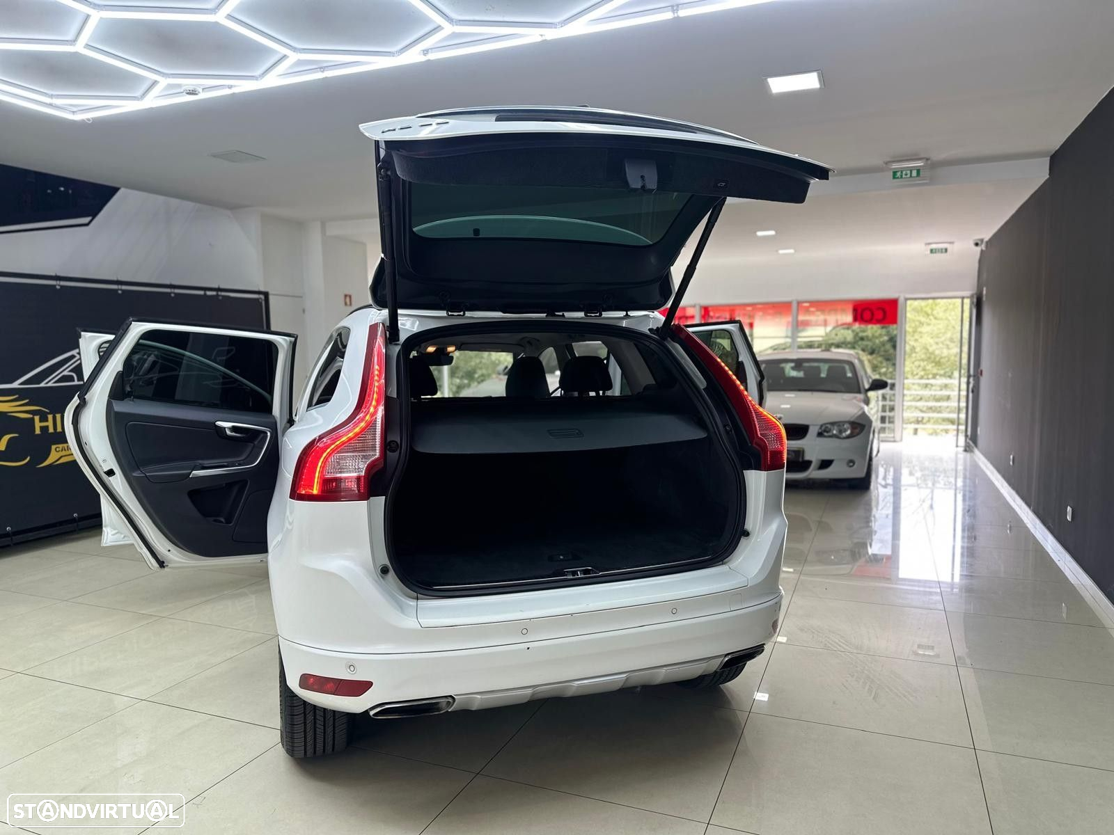 Volvo XC 60 2.0 D4 R-Design Momentum - 13